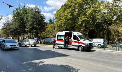 Atatürk Bulvarı’nda otomobil beton mikseri ile çarpıştı