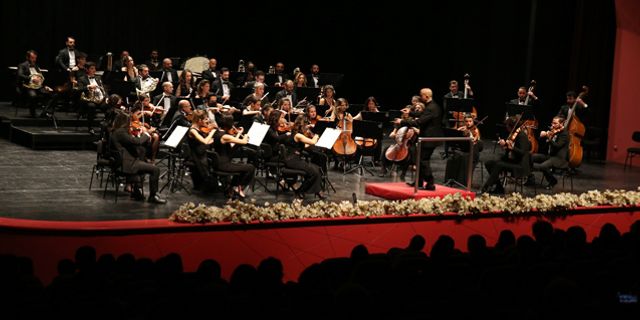 Senfoni Orkestrası'ndan büyüleyici konser