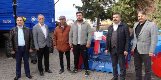 Çiftçilere patates makine, ekipmanları teslim edildi