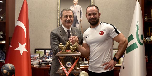 Dünya Şampiyonu Arslan’dan Başkan Ataç’a ziyaret