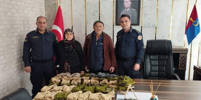 Kezban Teyze’nin ördüğü çoraplar Mehmetçiklere dağıtıldı