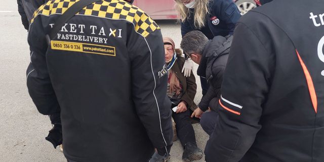 Eskişehir Atatürk Bulvarı’nda bir kadına otomobil çarptı.