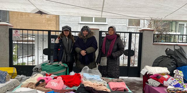 Pazarcı kadınlardan deprem bölgesine yardım