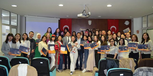 Kazakistan’dan gelen staj öğrencileri sertifikalarını aldı