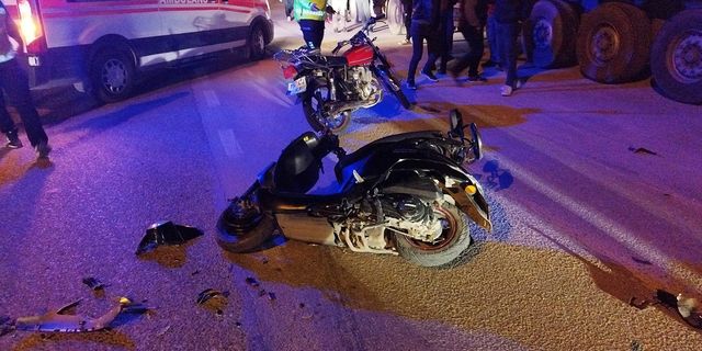 İki motosiklet kafa kafaya çarpıştı