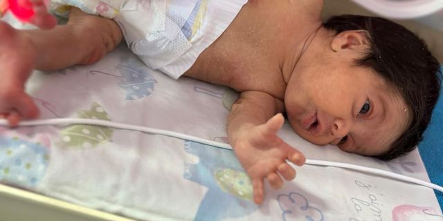 Depremzede Asel bebek, Adana’da hayata tutundu