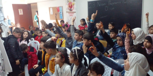 Iraklı Türkmen çocukların 23 Nisan Bayramı coşkusu