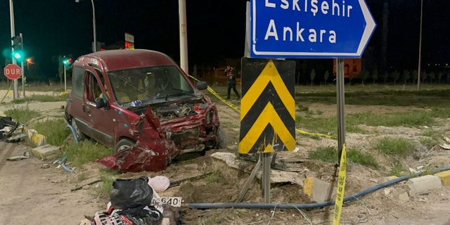 Emirdağ'da feci trafik kazası 2 kişi hayatını kaybetti