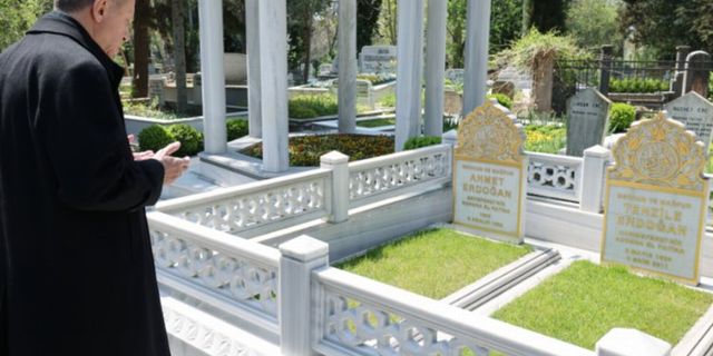 Cumhurbaşkanı Erdoğan'dan kabir ziyareti