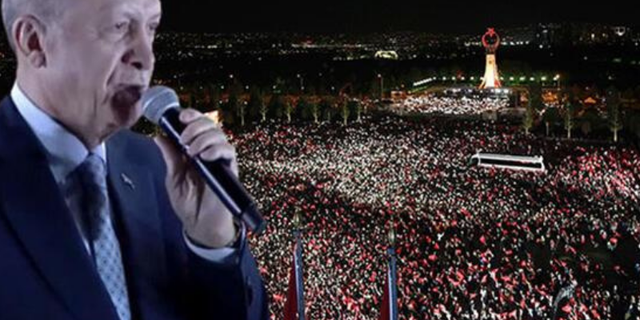 Cumhurbaşkanı Erdoğan balkondan önemli mesajlar verdi