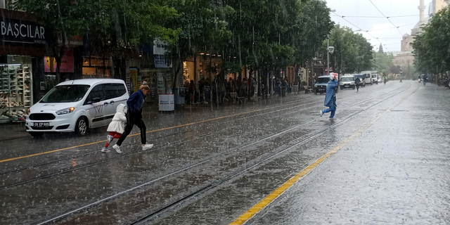 Meteoroloji Eskişehir'i sel ve su baskınlarına karşı uyardı