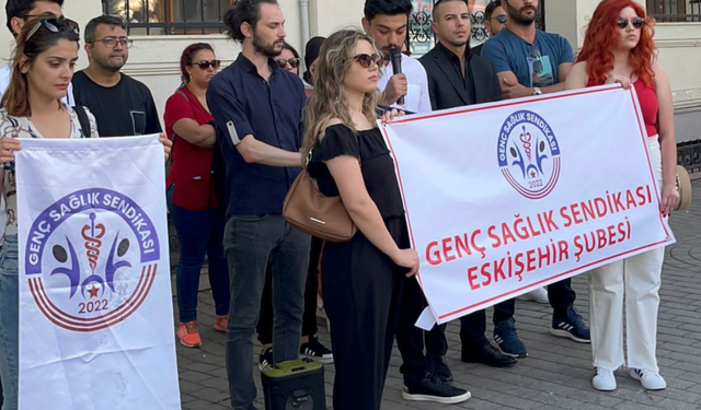 Genç Sağlık-Sen üyelerinden memur maaşı zam oranına tepki