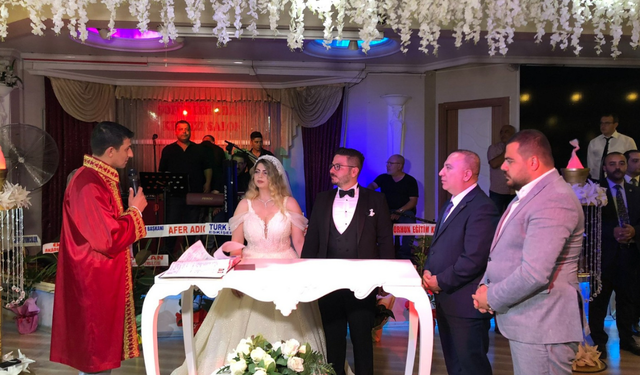 MHP’li Yönter ve Pala Eskişehir’de nikah şahidi oldu