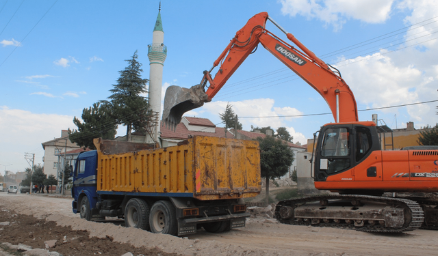 Emirdağ Belediyesi Afyon Yolu'nda çalışmalar devam ediyor