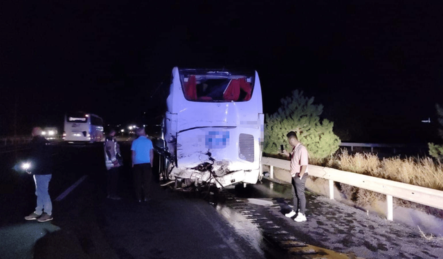 Feci kaza: Yolcu otobüsü ile tır çarpıştı: 27 yaralı