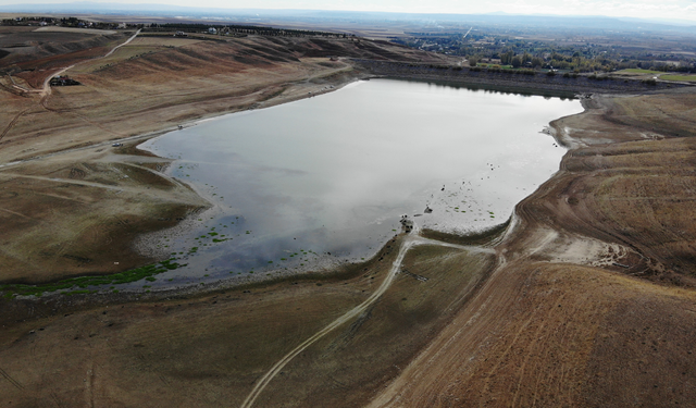 Eskişehir'in Keskin Göleti'nde su kalmadı