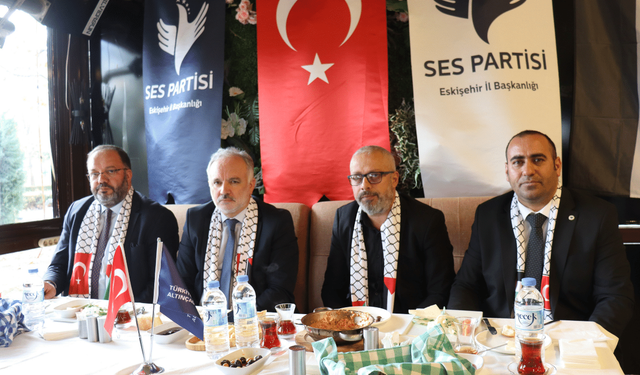 SES Partisi Genel Başkanı Bilgen, Eskişehir'de Filistinli öğrencilerle buluştu