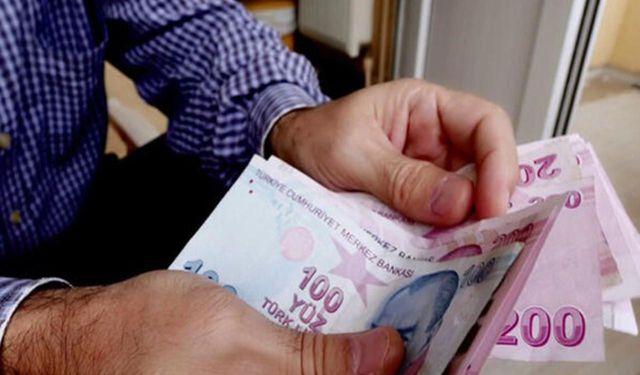 Çalışan emeklilere 5 bin lira emekli ikramiyesinin tarihleri belli oldu! İşte Detaylar