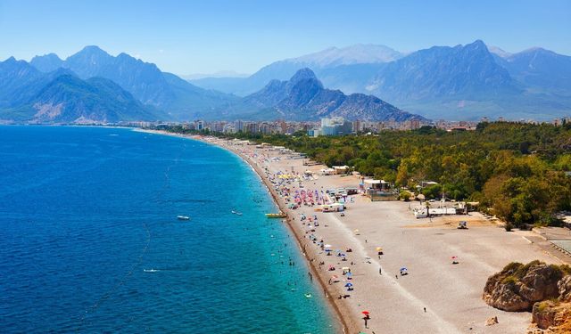 Ruslara indirim Antalya’da bayram havası yarattı