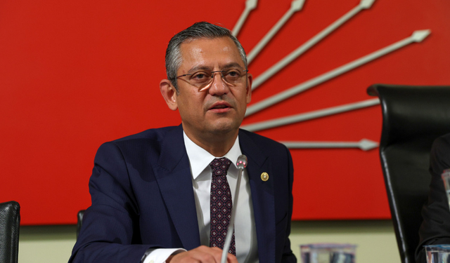 CHP lideri Özgür Özel,hastalanan milletvekilini ziyaret etti