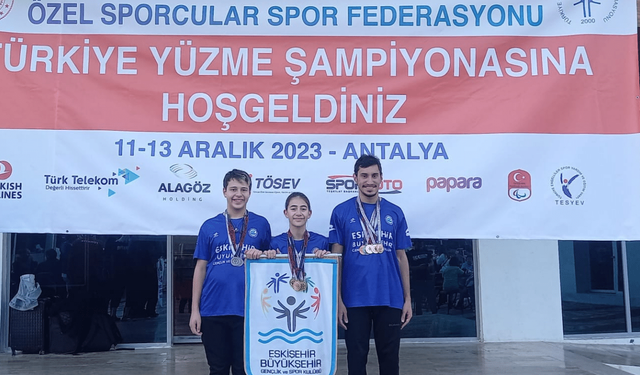 Büyükşehir'in özel sporcuları madalyaları topladı