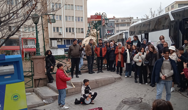 Eskişehirli minik müzisyenlerden mini konser