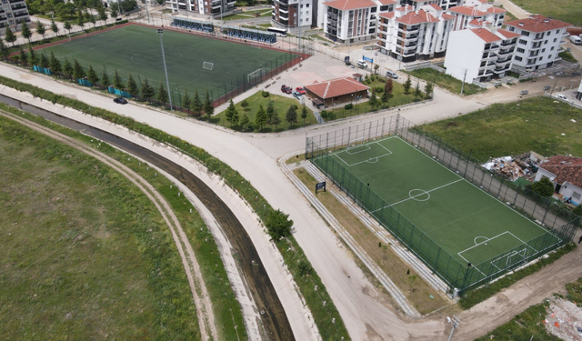 Odunpazarı Belediyesi 5 mahalleye spor kompleksi ve halı saha açıyor