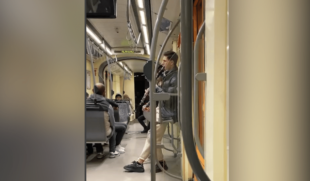 Eskişehir tramvayında canlı müzik keyfi