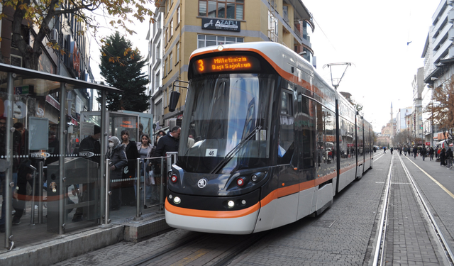 Gün boyu kesintisiz ulaşım sağlıyor! Eskişehir'de güncel tramvay saatleri