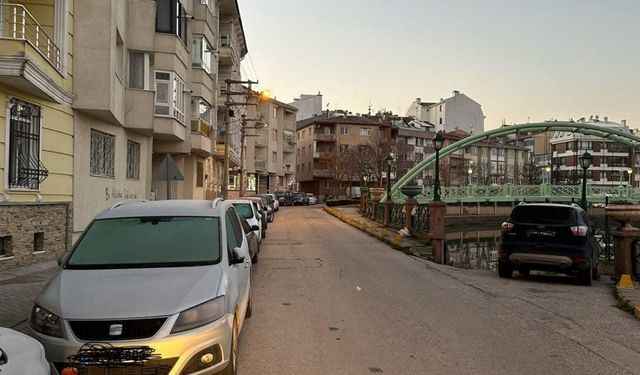 Eskişehir TÜRASAŞ karşısındaki yol sorunu acil çözüm bekliyor