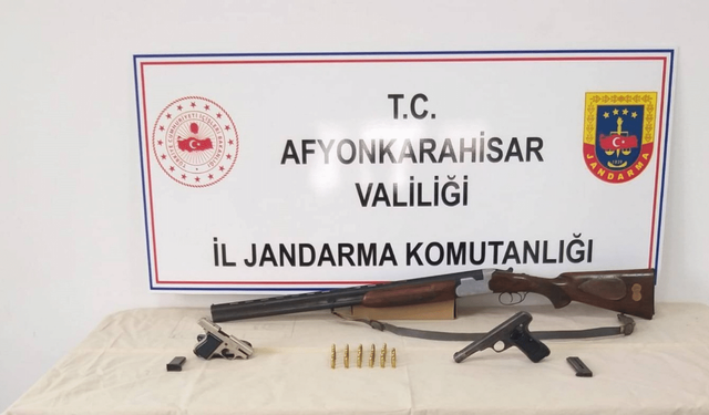 Evde uyuşturucu yetiştiren şahıslara jandarmadan baskın!