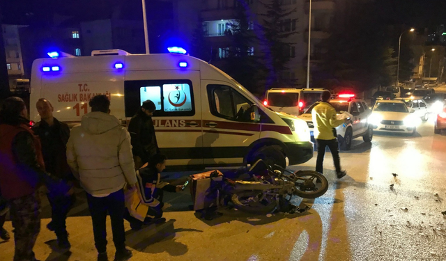 Feci kaza motosiklet ile kamyonetin çarpıştı, 1 kişi yaralandı