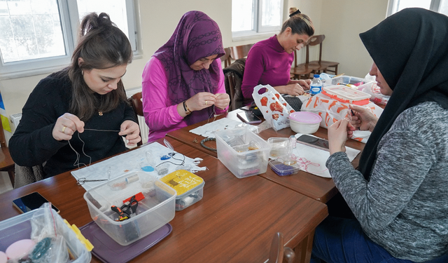 Tepebaşı Belediyesi kursiyerleri kendi takılarını kendileri tasarlıyor