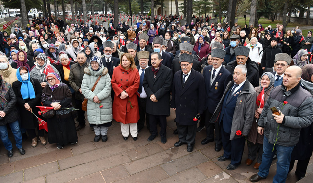 Başkan Ataç, şehitliği ziyaret etti