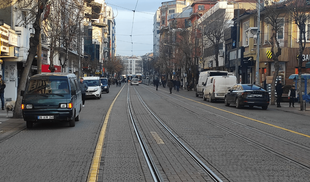 Eskişehir'de trafiğe kapalı alanda park etme krizi yaşanıyor