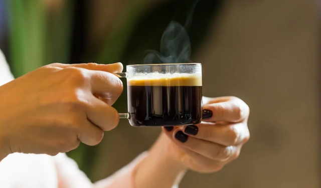 Çay ve kahve içenler dikkat: Kanser riskini artırabilir