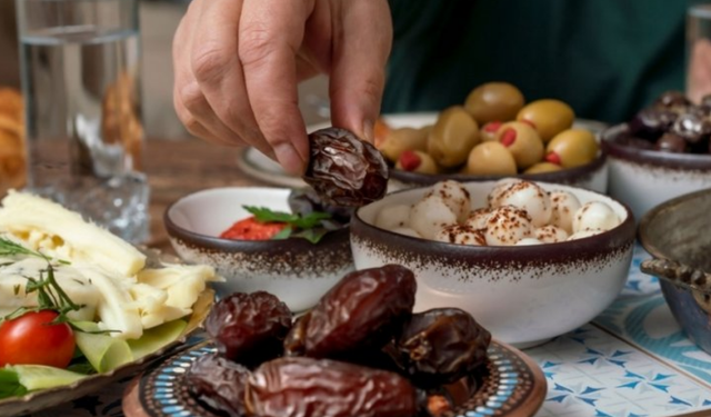 Diyabet hastaları Ramazan'da nasıl beslenmeli? Uzmanından sahur ve iftar önerileri