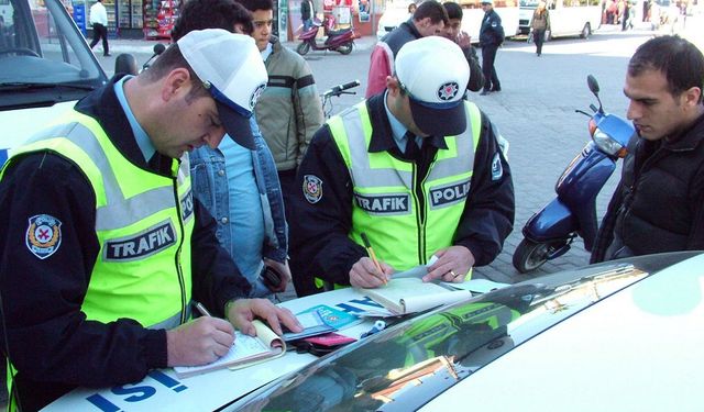 Bu şekilde araç süren yandı: Trafikten men cezası geliyor