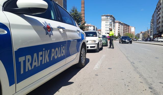 Eskişehir Emniyeti trafikte affetmedi: Bin 27 araç trafikten men edildi