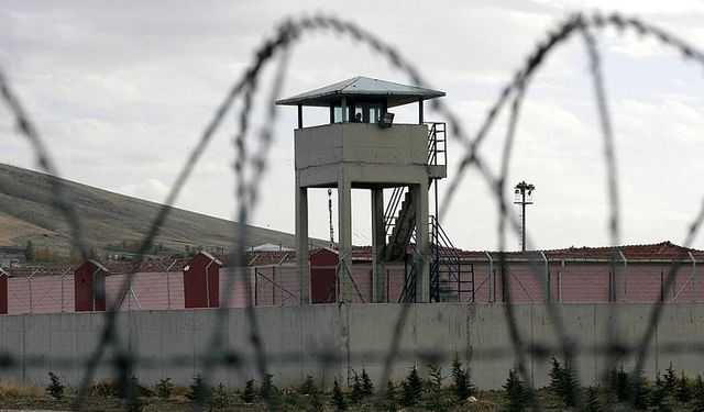 Milyonları etkileyecek: 300 bin mahkum için yeni karar açıklandı