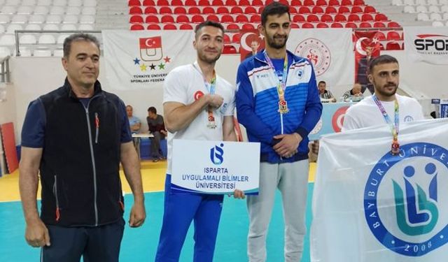 ISUBÜ’lü yüksek lisans öğrencisi bilek güreşi’nde Türkiye ikincisi oldu