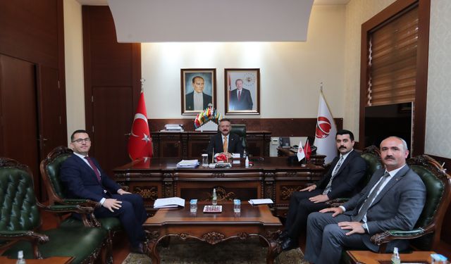 Mihalıççık Belediye Başkanı Haydar Çorum Vali Aksoy'la bir araya geldi