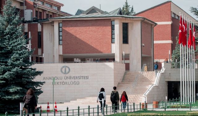 Anadolu Üniversitesi Hukuk Fakültesi adından sıkça söz ettiriyor