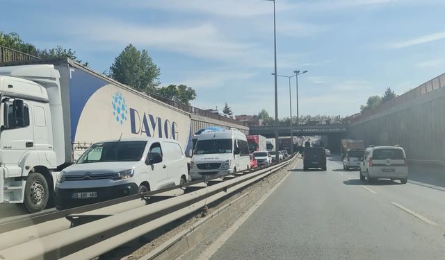 Çevre Yolu’na yoğun saatte dökülen asfalt çıldırttı!