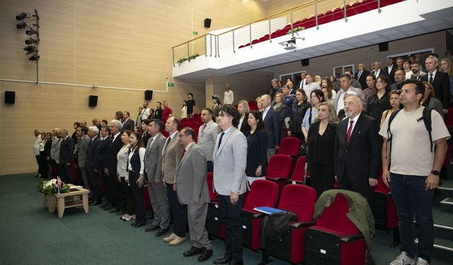 Eskişehir Teknik Üniversitesi personeli için emeklilik töreni düzenledi