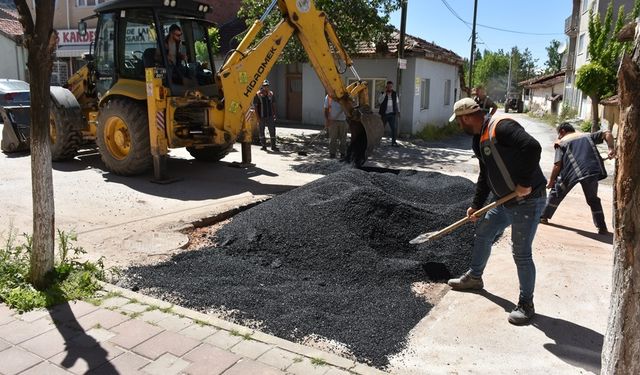 İnönü Belediyesi asfaltlarda bakım çalışması