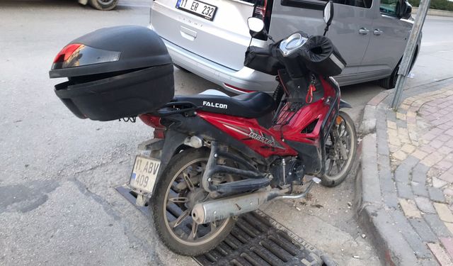 Komşuda motosiklet ile motorlu bisiklet çarpıştı: 1 yaralı