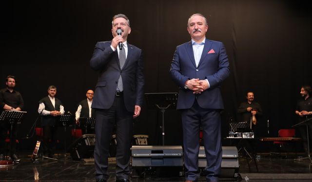 Vali Aksoy ‘Mehmet Kemiksiz ile Yunusça İlahiler’ programına katıldı