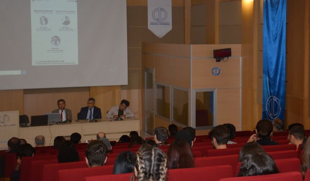 Anadolu Üniversitesi'nde Türk Arşivciliği ve Selçuklu Tarihçiliği konuşuldu