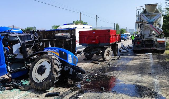 Komşuda beton mikseri ile traktörün çarpıştığı kazada 3 kişi yaralandı